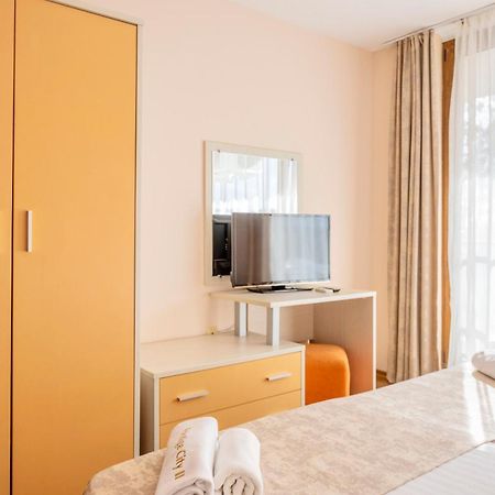 Aparthotel Hotel Prestige City II 프리모르스코 외부 사진